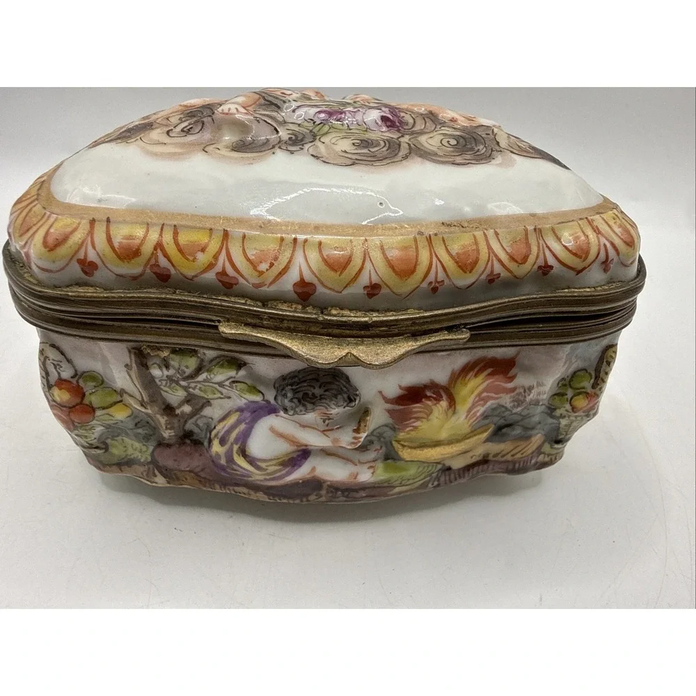 Antique Capodimonte Porcelain Hinged Trinket Jewelry Box Hand Painted Cherubs